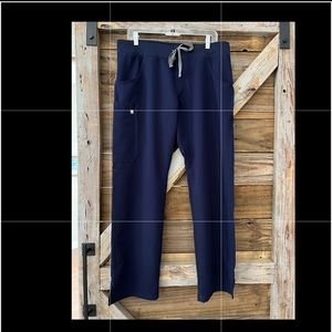 FIGS Kade Cargo scrub pant Navy. Sz L